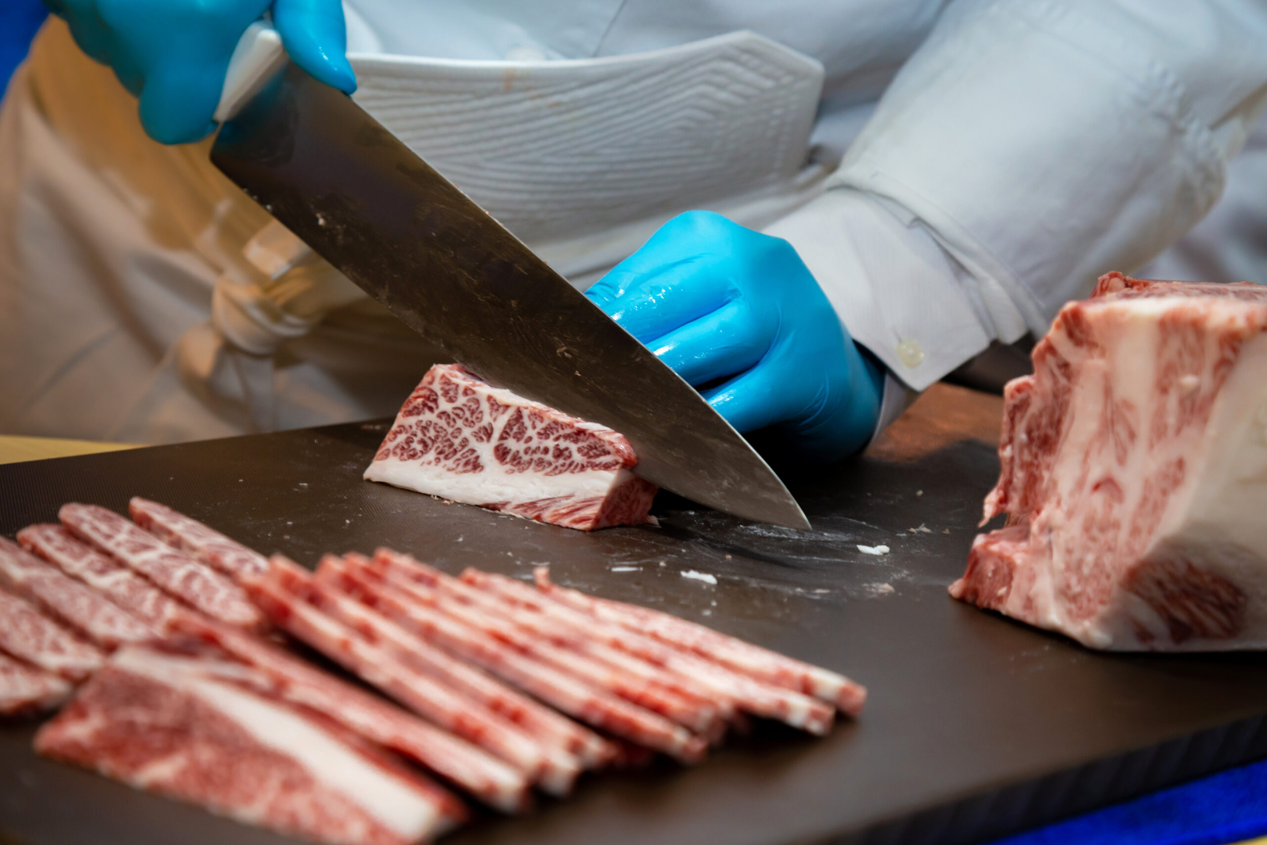 肉を切るイメージ